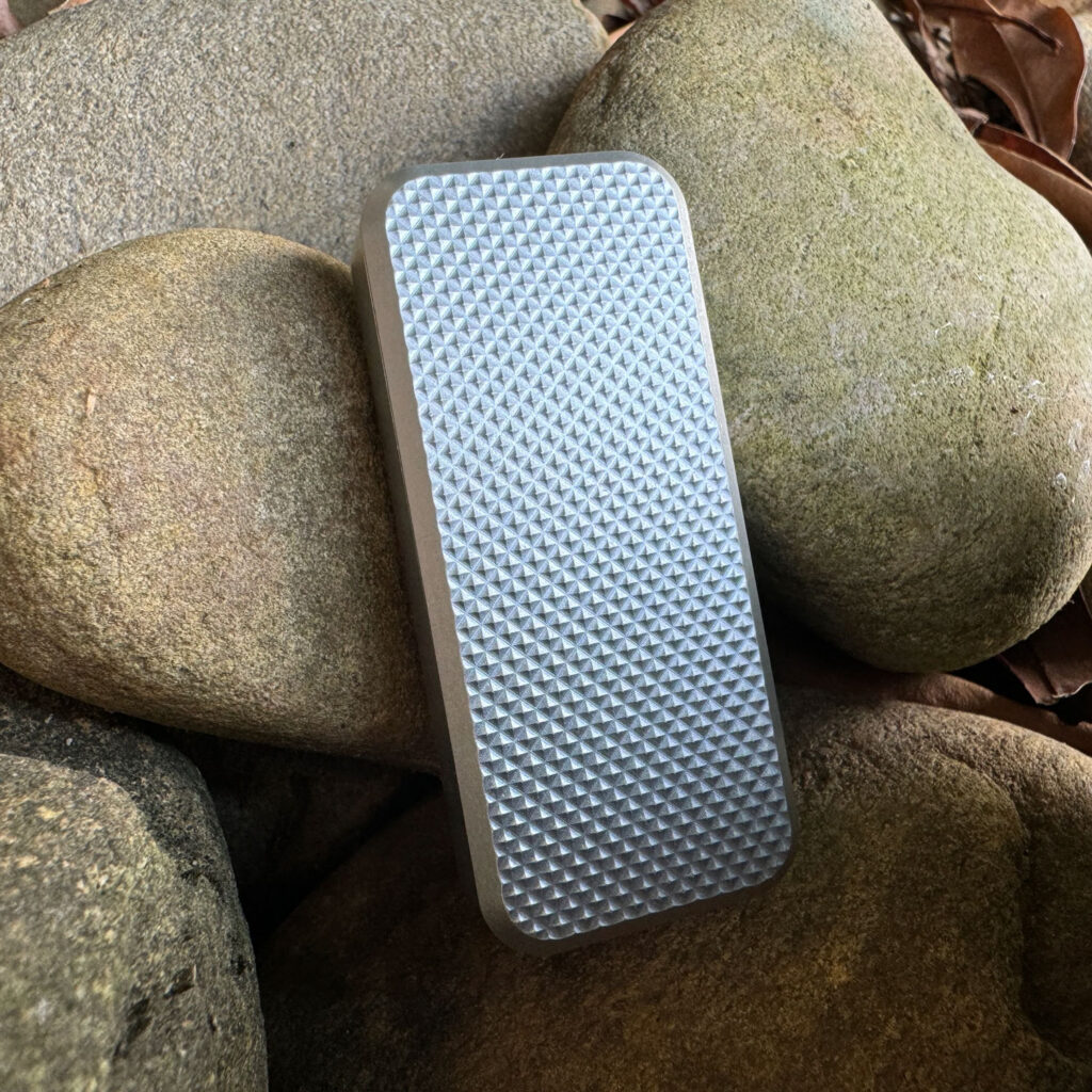 Rivery Manufacturing | Zero Utility Knife | Knurled Pattern Gray Aluminum w/ Lanyard Hole (Zero-M-OTF-K-6061-GRAY)