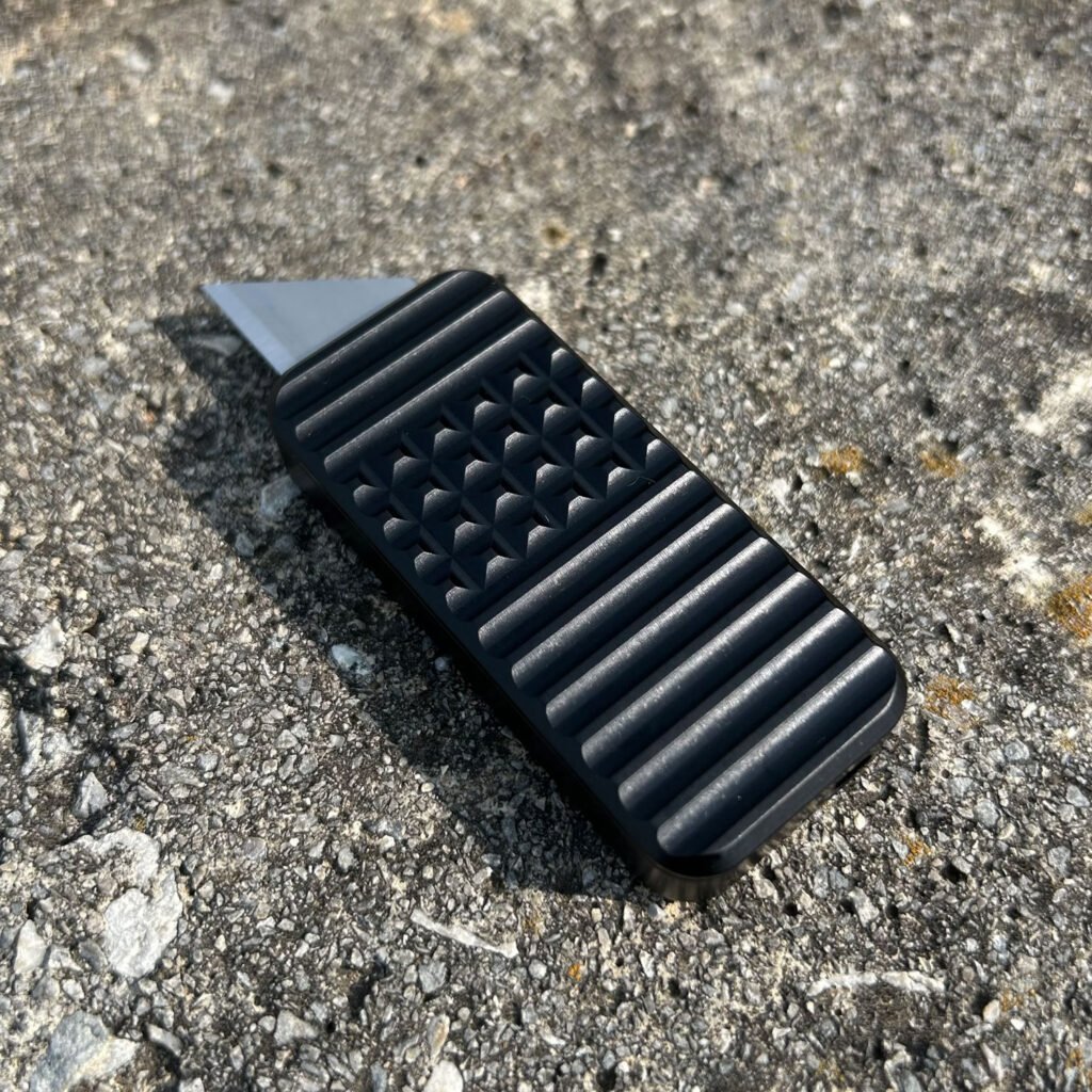 Rivery Manufacturing | Zero Utility Knife | Gemstone Pattern Black Aluminum w/ Lanyard Hole (ZV2-OTF-GEM-6061-BLK)