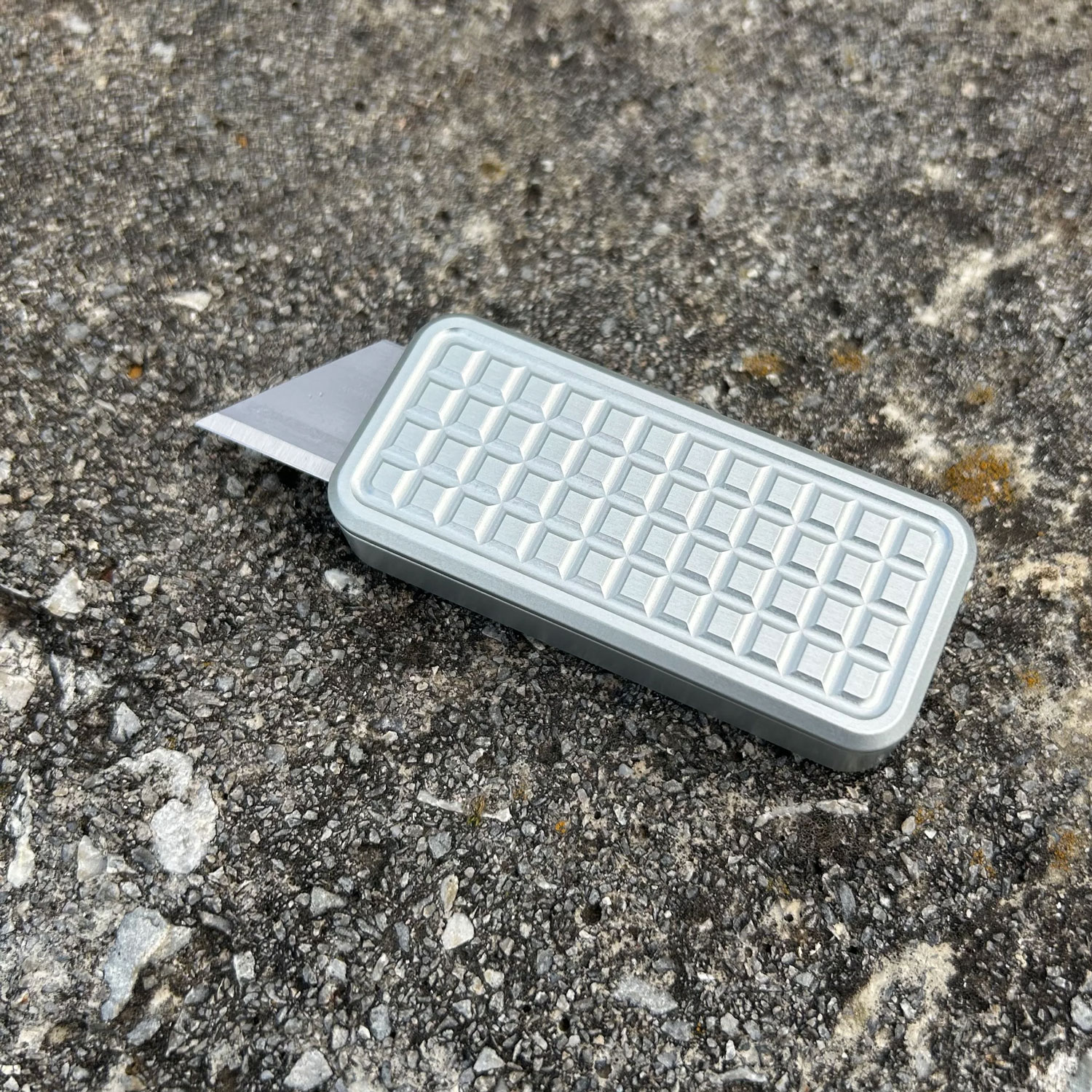 Rivery Manufacturing | Zero Utility Knife | Grenade V2 Gray Aluminum w/ Lanyard Hole (ZV2-OTF-GRE-6061-GRY)